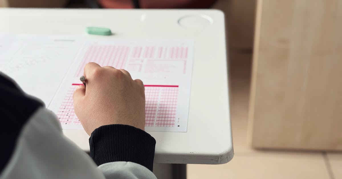 IELTS hay TOEIC? Nên học cái nào (2026)